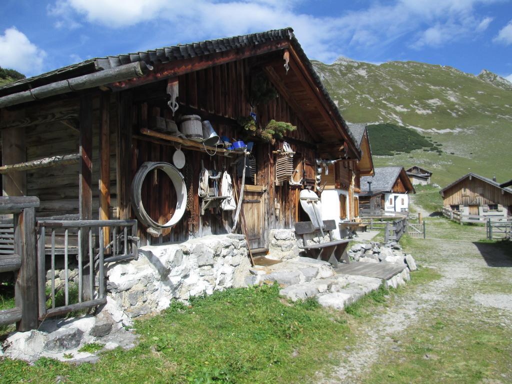 Das Naturhotel Die Eng Hinterriss Bagian luar foto