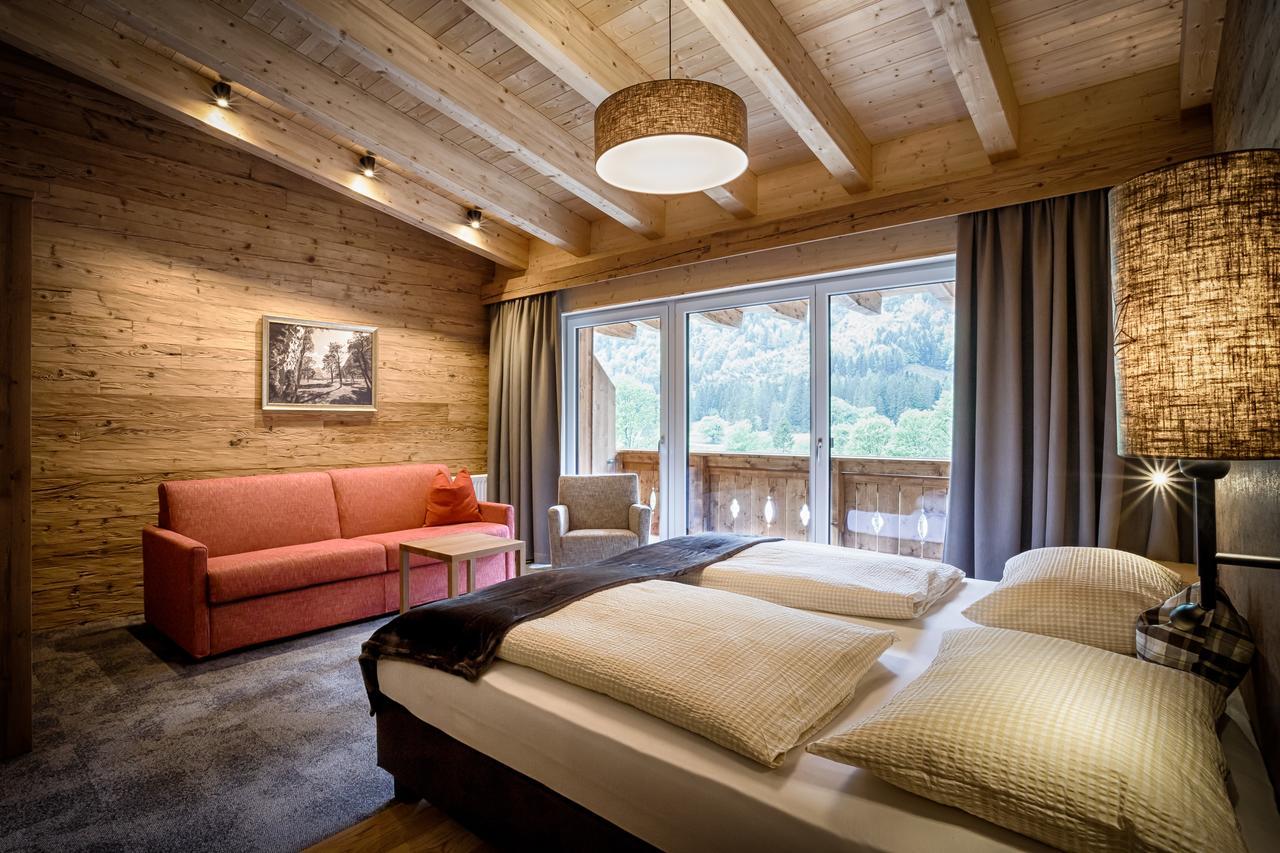 Das Naturhotel Die Eng Hinterriss Bagian luar foto