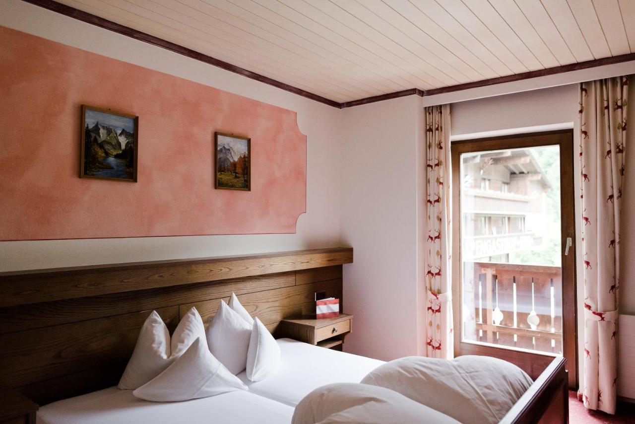 Das Naturhotel Die Eng Hinterriss Bagian luar foto