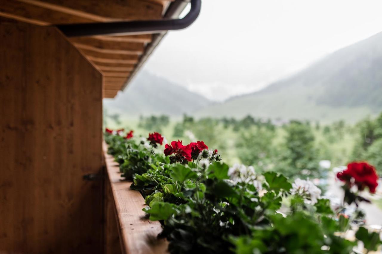Das Naturhotel Die Eng Hinterriss Bagian luar foto