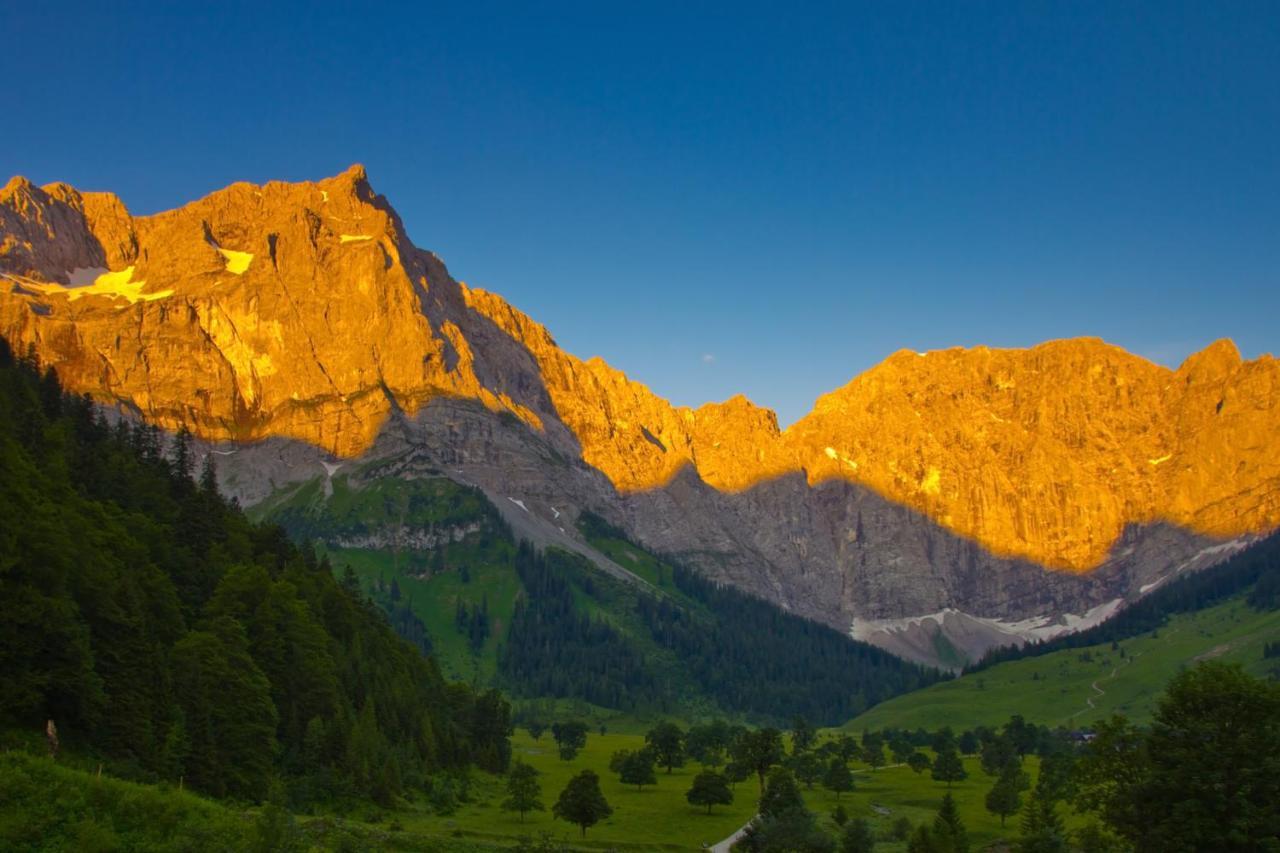 Das Naturhotel Die Eng Hinterriss Bagian luar foto