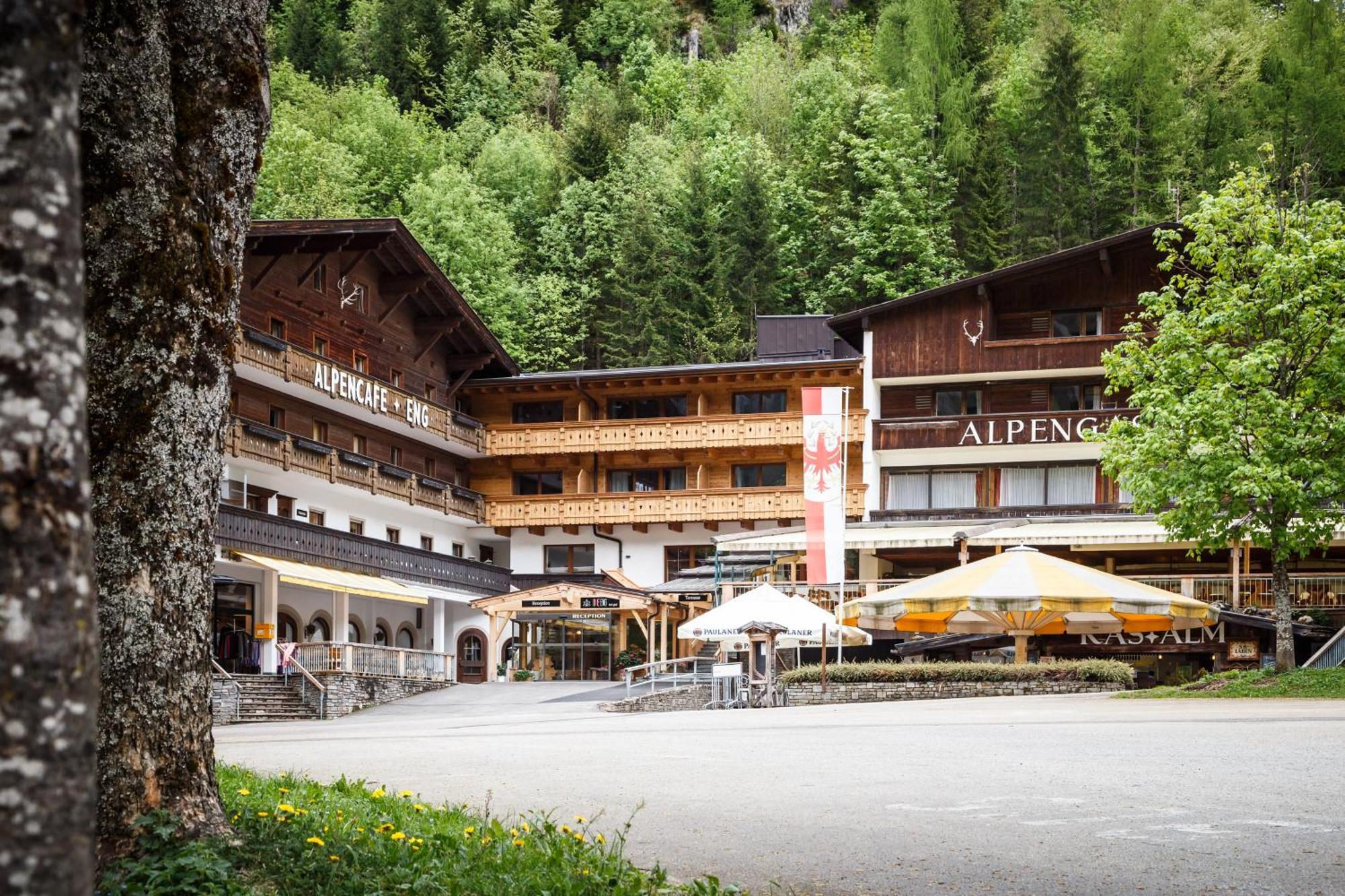 Das Naturhotel Die Eng Hinterriss Bagian luar foto