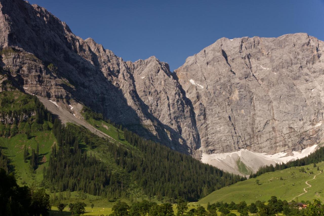 Das Naturhotel Die Eng Hinterriss Bagian luar foto